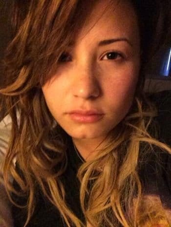 Reprodução/Instagram A cantora divulgou no Instagram uma selfie sem maquiagem
