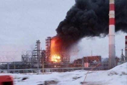 Refinaria Norsi, da Lukoil, foi atingida na região de Nizhny Novgorod. A refinaria Norsi abastece os mercados interno e externo. 12/03/2024 -