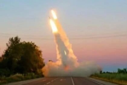 Novo ataque de mísseis russos contra a Ucrânia invade espaço polonês