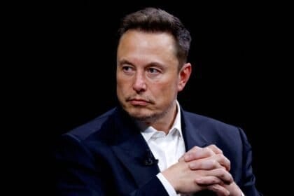 Elon Musk processa OpenAI e Sam Altman por “abandono de missão“