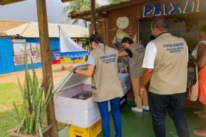 Vigilância Sanitária de Lauro de Freitas intensifica ação educativa em peixarias durante a Semana Santa