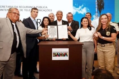 Bahia firma parceria com Uber para linha direta 190.