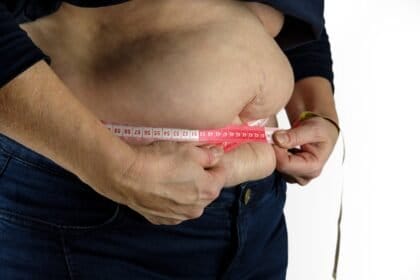 Obesidade abdominal e fraqueza muscular: a combinação que mais aumenta o risco de síndrome metabólica.