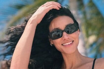 Débora Nascimento arrasa nas fotos de praia: "Pura perfeição"
