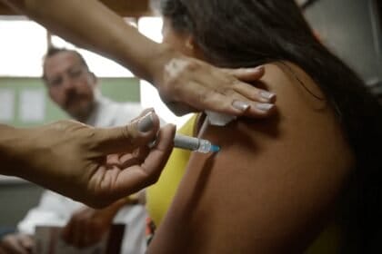 Governo aumenta público-alvo da vacinação contra HPV