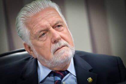 Com voto de Wagner contra Lula, Congresso flexibiliza venda de agrotóxicos no país; veja com os baianos se posicionaram