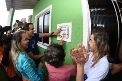 Bruno Reis entrega mais 101 casas reformadas pelo Morar Melhor em Pirajá