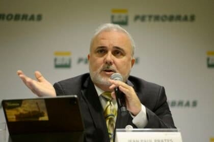 Lula demite Jean Paul Prates da Petrobras e anuncia Magda Chambriard como nova presidente da estatal
