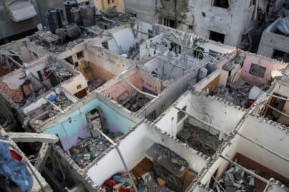 Autoridades da UE condenam evacuações em Rafah: "inaceitáveis"