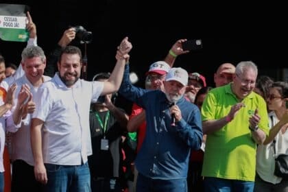 VÍDEO: Lula desrespeita legislação eleitoral e pede votos para Boulos no 1° de Maio em São Paulo