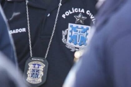 Polícia prende envolvido na morte de homem encontrado na praia da Boca do Rio.
