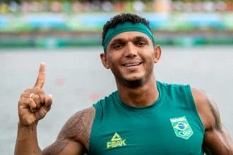 Isaquias Queiroz vê briga apertada por recorde individual de medalhas