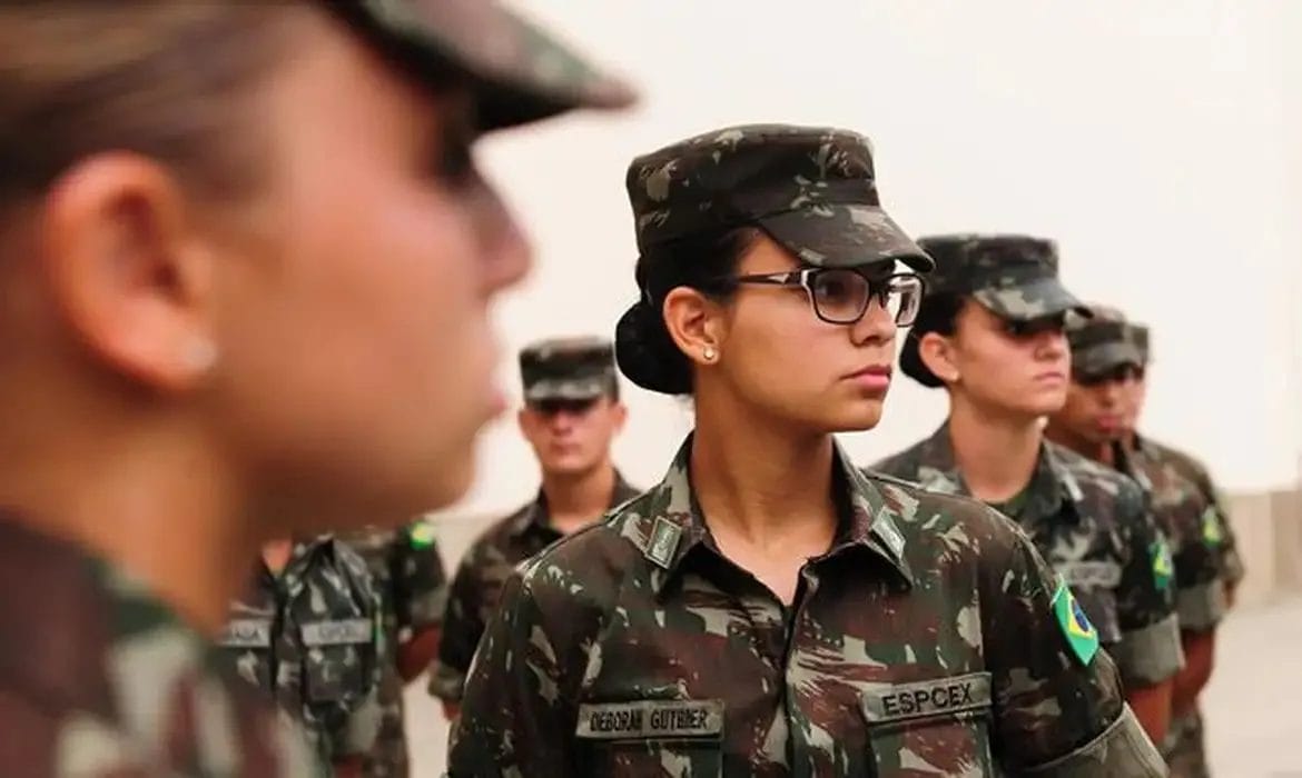 Forças Armadas vão permitir alistamento feminino pela primeira vez