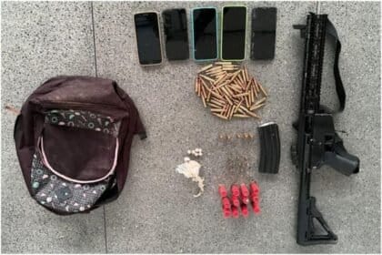 Polícias Civil e Militar apreendem fuzil e drogas em Jequié