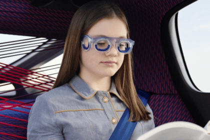 Óculos anti enjoo funcionam para náusea no carro? Entenda
