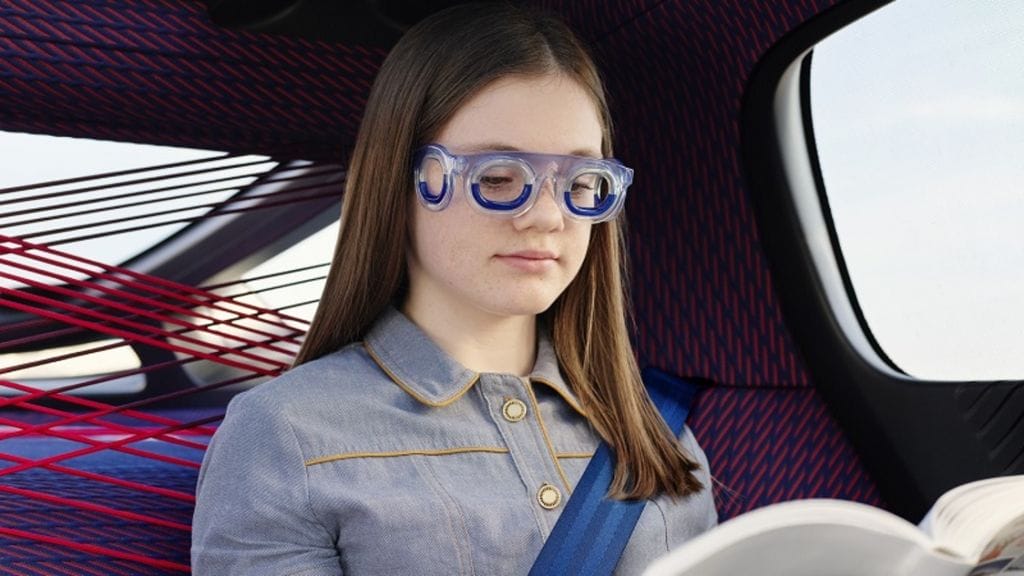Óculos anti enjoo funcionam para náusea no carro? Entenda