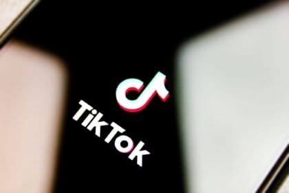 Erro em IA do TikTok permite colocar até discurso nazista em vídeos