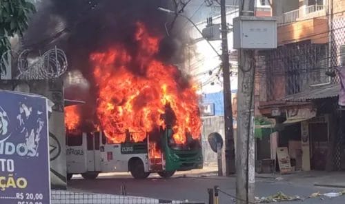 Polícia Militar repudia soltura de criminosos que queimaram ônibus em Salvador