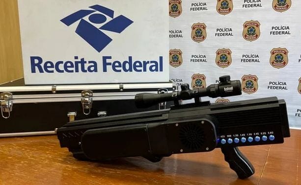 Polícia Federal captura suspeito importando fuzil antidrone pelos Correios